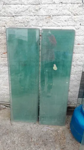 Vidros pra prateleiras 120x23cm 10mm tenho 24 unidades cada um 35,00