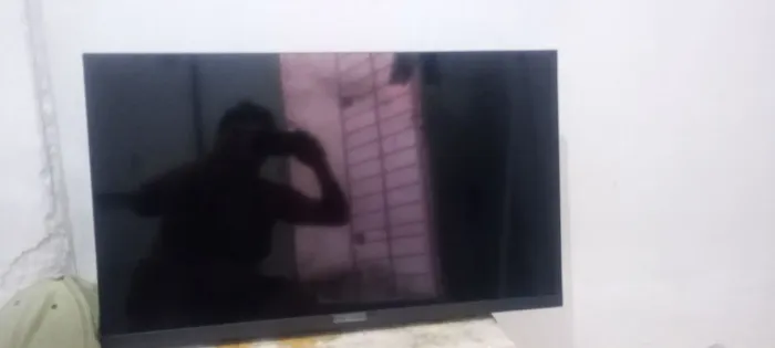 Veno uma Tv smart ( LG) 32 polegadas por 650,00 Reis com 9 meses de uso com documentação.
