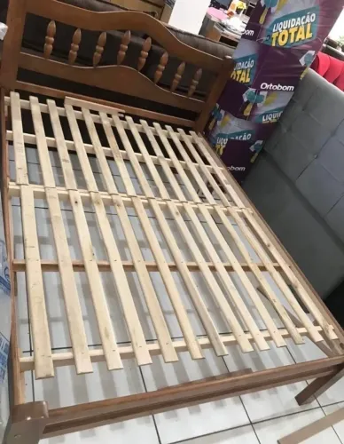 Cama  Madeira de eucalipto de casal ?.