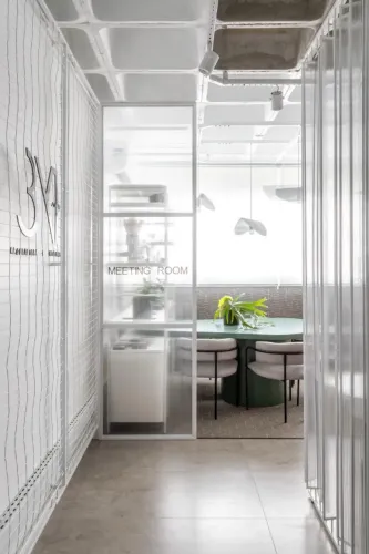 Sala Comercial Herbor Offices 40m² | Mobiliada + Garagem | R$ 500 mil