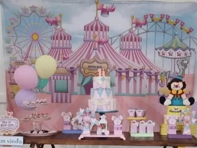 Painel, bolo fake e vela - circo rosa