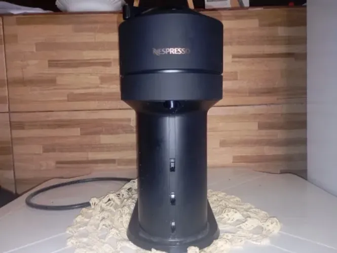 Maquina de café Nespresso (NOVA, USADA APENAS 1 VEZ)