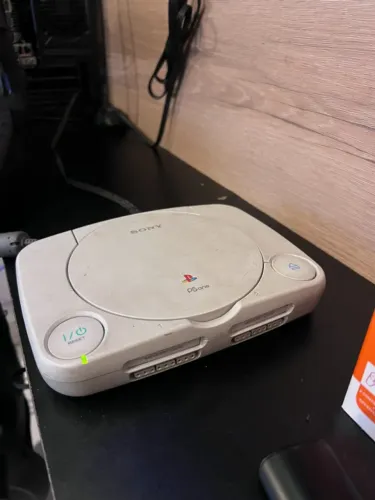 PS1 BABY C/ GAME SOUL REAVER PRENSADO DUBLADO BR + MEMORY CARD + CONTROLE
