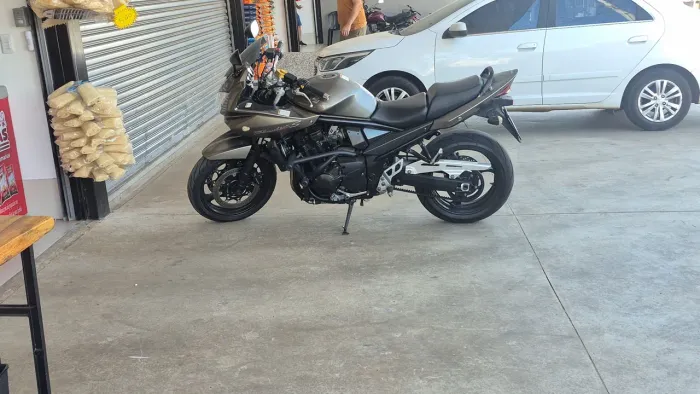 Moto bem conservada
