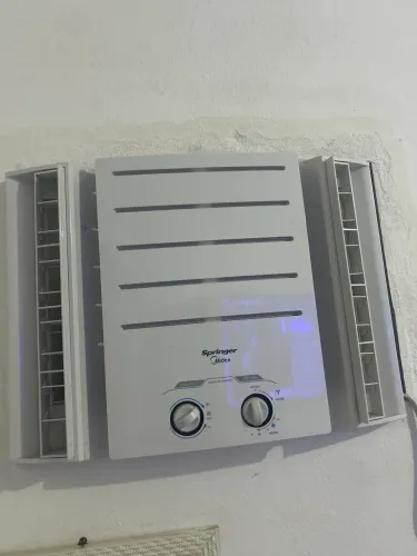 Vendo ar condicionado 7500 janela semi novo