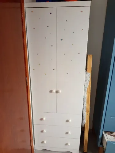 Guarda roupa infantil e cômoda 