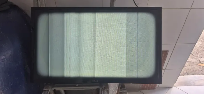 televisão com avaria