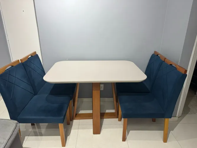 Mesa 4 cadeiras