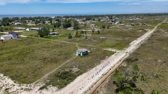 TERRENO DE ESQUINA COM PEQUENA CASA EM BALNEARIO ARROIO DO SILVA SC