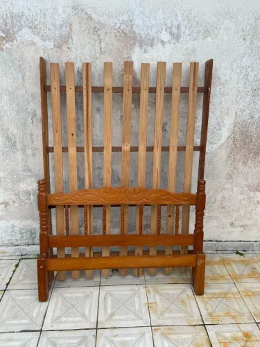 Cama de casal em madeira Cerejeira