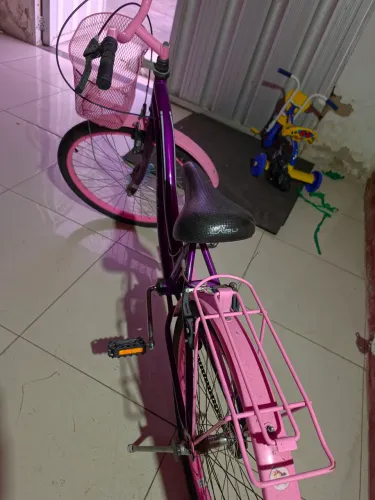 Vendo bicicleta modelo retrô, em condições de nova.