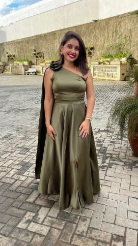 VESTIDO LONGO NA COR VERDE OLIVA