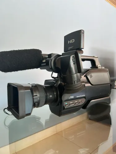 Câmera Sony HXR-MC2000 (Usada)