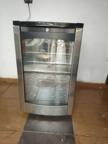 Vende-se mini geladeira da marca G& com 95 litros 