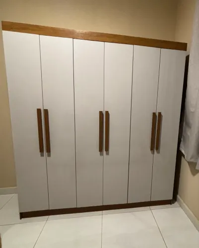 Guarda-Roupa 6 portas por Preço de Desapego