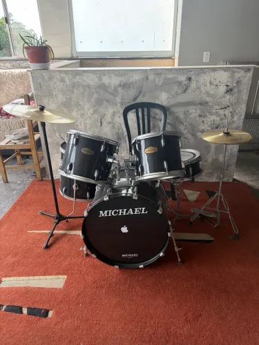 Vendo ou troco por bateria elétrica 
