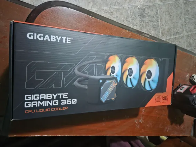Watter cooler gigabyte gaming 360mm em estado de zero