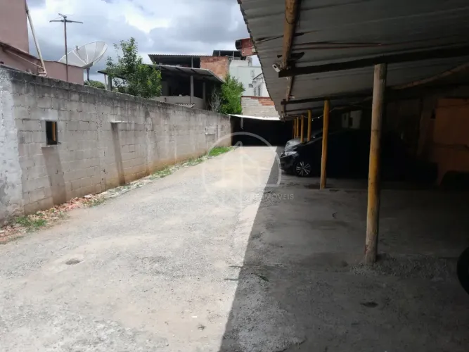 Imóvel para venda tem 345 metros quadrados em São Pedro - Juiz de Fora - MG