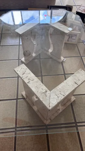 Mesa de centro de mármore travertino com tampa de vidro