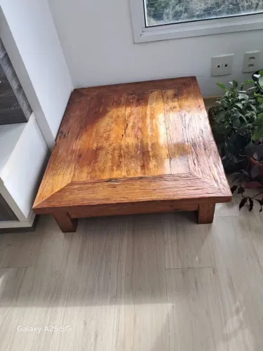 Mesa de Centro em Madeira Maciça - Estilo Rústico