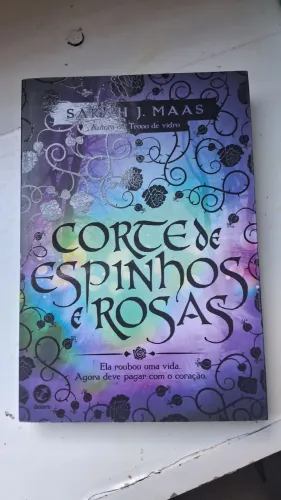 Corte de espinhos e rosas