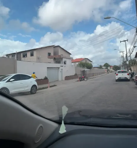 Imóvel para venda possui 50 metros quadrados com 2 quartos em Itaperi - Fortaleza - CE