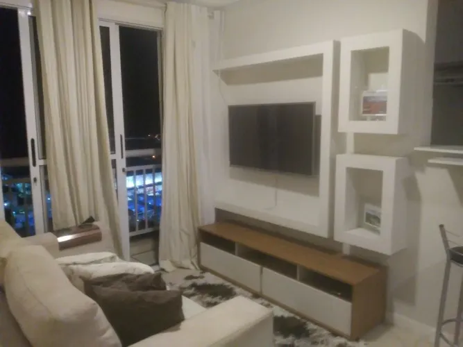 Apto Mobiliado / 50m2 / Sacada / Garagem / Piscina / Região olímpica