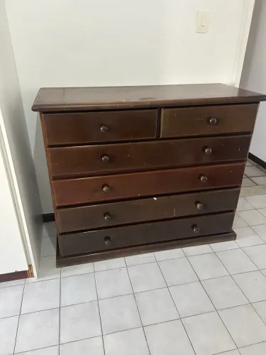 Cômoda em mogno com 4 gavetões