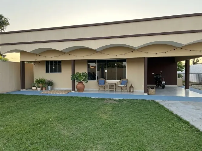 Vendo Casa ampla com 3 quartos sendo 2 suítes