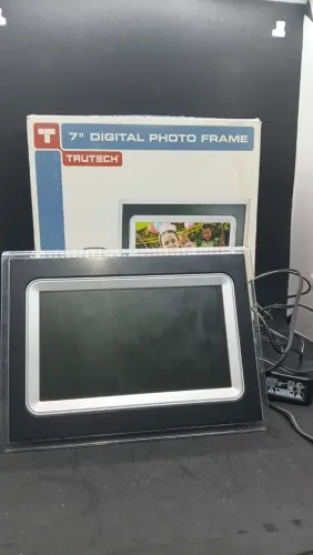 Porta-Retrato Digital Trutech 7" com Controle Remoto - Completo na Caixa