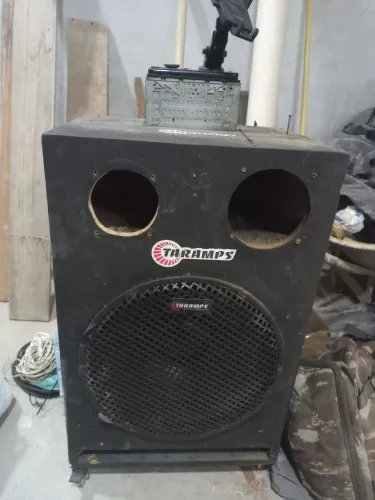 Vende-se uma caixa tril