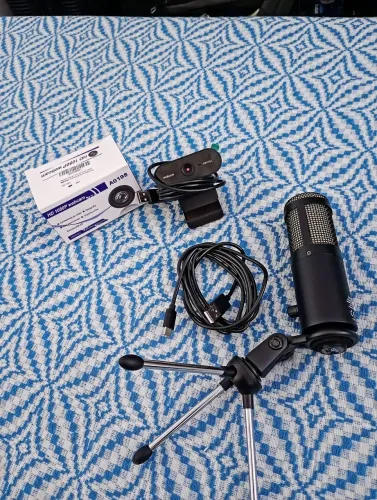 Vende-se Microfone Gamer e Webcam (pouco usado)