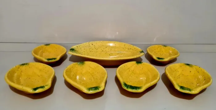 06 Pratinhos de Sobremesa + 01 Travessa Grande, ambas em forma de fruta mamão