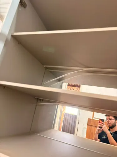 Cristaleira Bar em MDF Restaurada com LED e Nicho para Adega/Frigobar