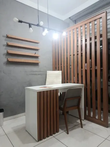 Mesa de manicure e expositor modulado 100% MDF gratis cadeira giratória