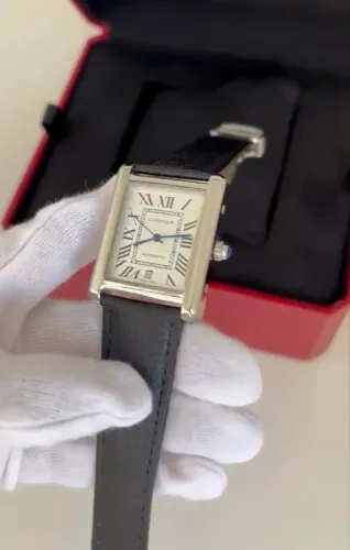 Cartier Tank Premium AAA+ | Pulseira Couro Preta | Vidro Safira