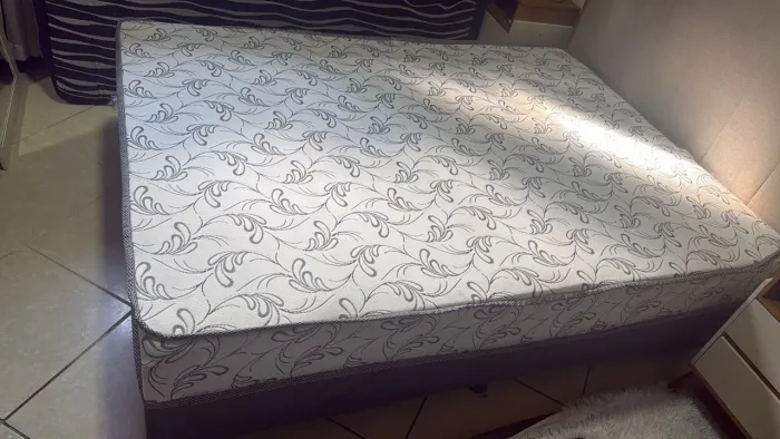Vendo cama box acoplada casal
