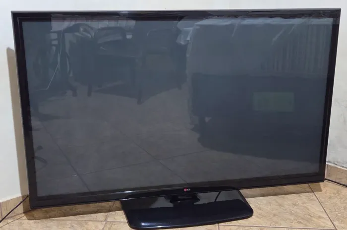 TV LG 50" Polegadas (Modelo 50PB560B) - Com Detalhe / Desapego