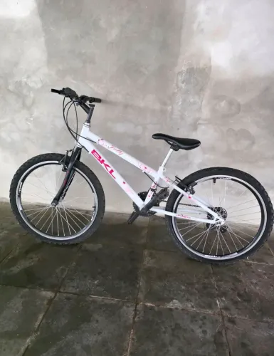 Bicicleta infantil seminova