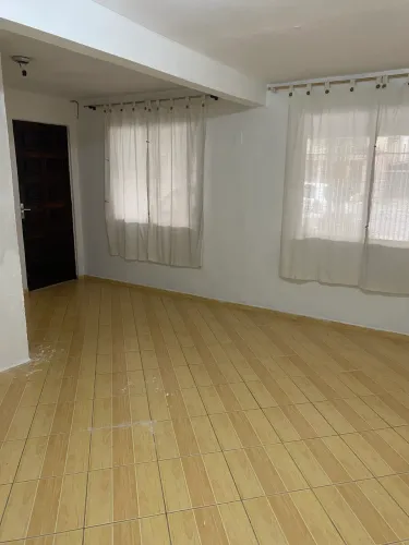 ALUGA-SE QUARTO - AMBIENTE FAMILIAR E TRANQUILO