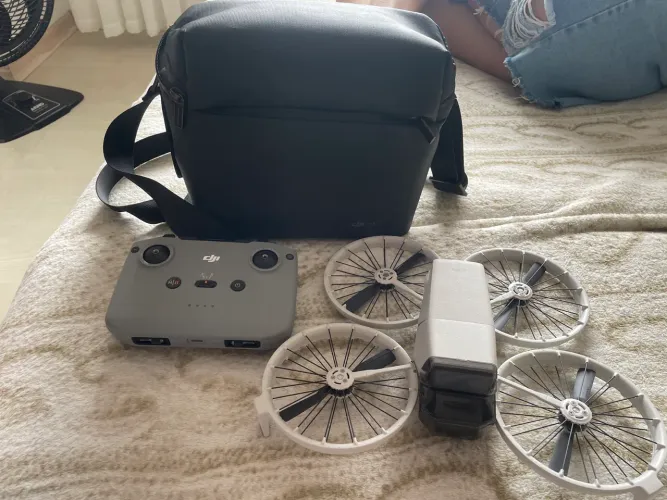 Drone flip com controle e uma bateria 