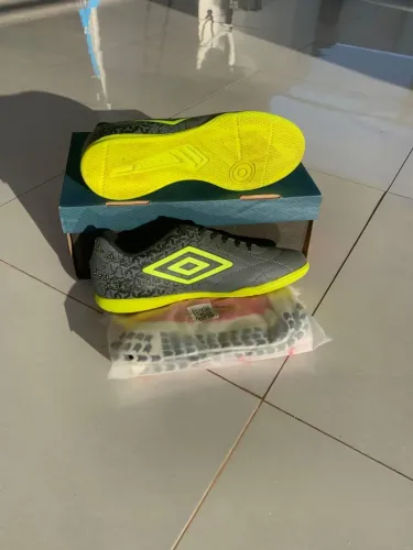 Chuteira Umbro Class Neo Futsal Nº 37 - Semi Nova