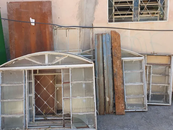 Venda de portas e janelas usados