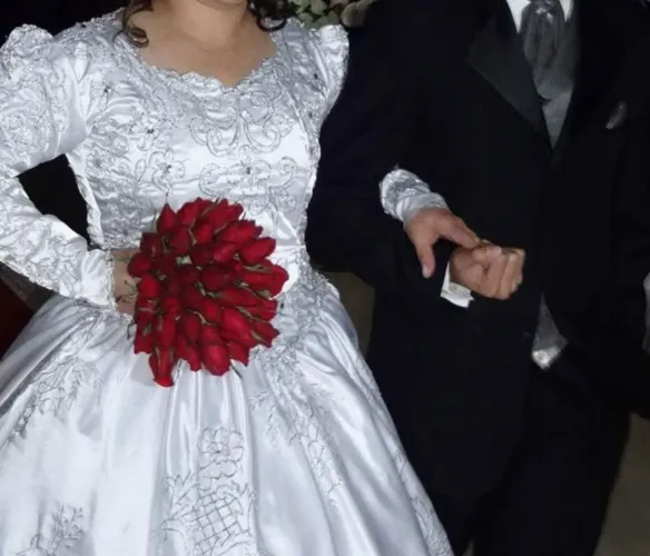 VESTIDO DE NOIVA EM PERFEITO ESTADO