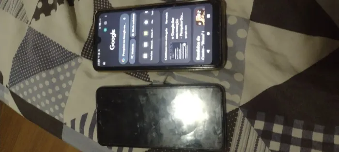 Celulares para peças 110 reais somente 1 está funcionando