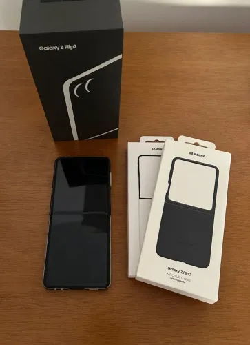 Galaxy Z Flip 7, 512GB, preto, impecável