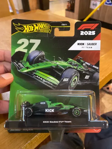 Hot Wheels premium F-1 2025  Kick Sauber F-1 team #27