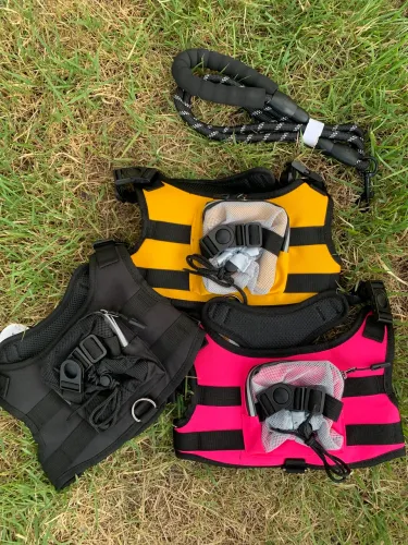 Peitoral refletivo com mochila + guia anti puxão 