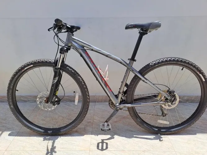 Bicicleta mountain bike specialized 29er rockhopper 2016 Large grafite freios hidraulicos