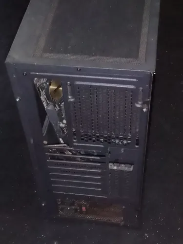 Gabinete game com vidro não e acrílico 